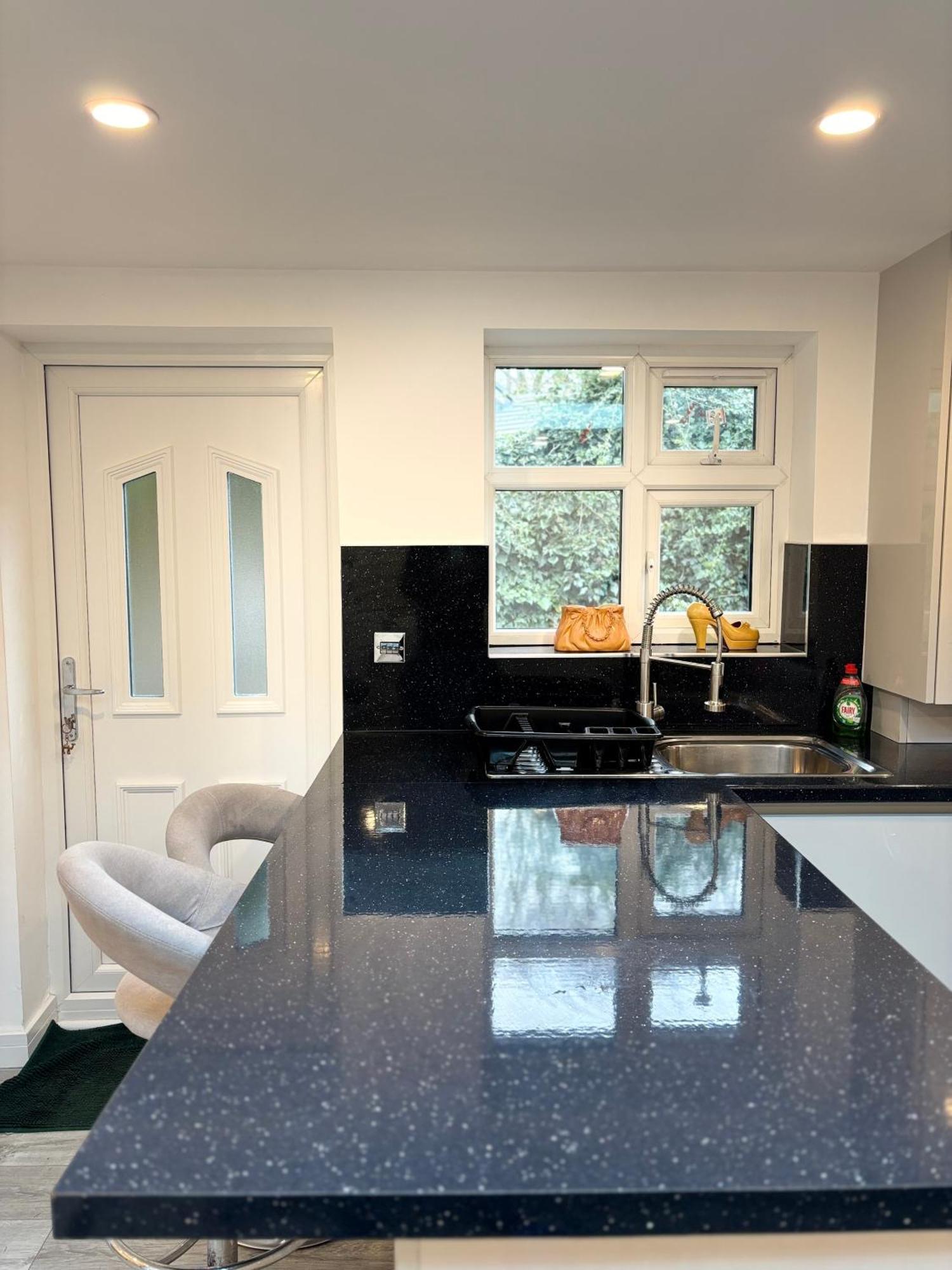 Newly Build 2Br Property With Free Parking High Wycombe Ngoại thất bức ảnh